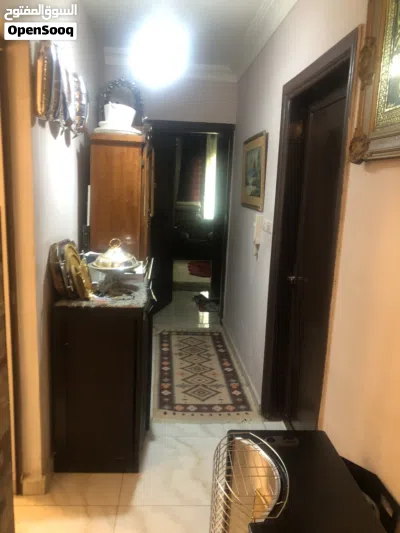 شقة للبيع بسعر مغري في حي عدن 4