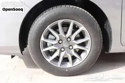 Toyota Yaris Y 4
