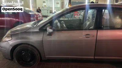 Nissan Tiida 4