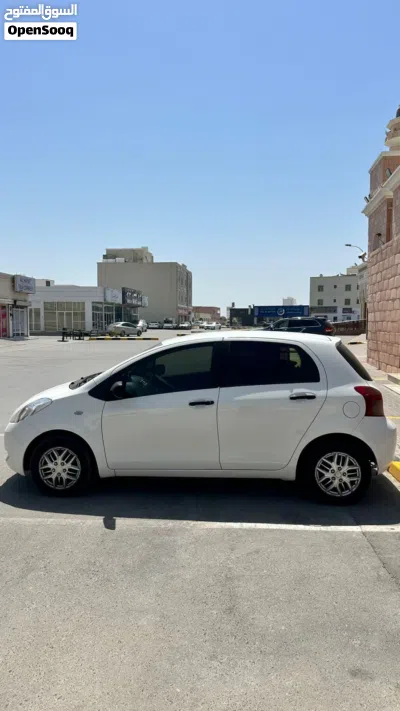 Toyota Yaris Basic 2