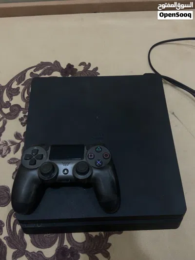 بلايستيشن فور مع الاشرطه 2