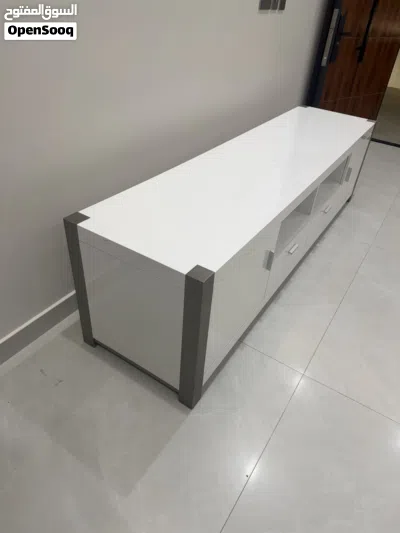 طاولة تلفزيون مودرن للبيع/Modern TV Table for Sale 2