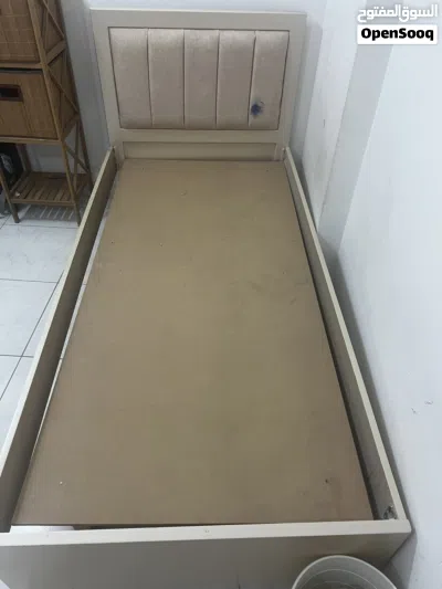 سريرين بدون مرتبه + دولاب للبيع 3