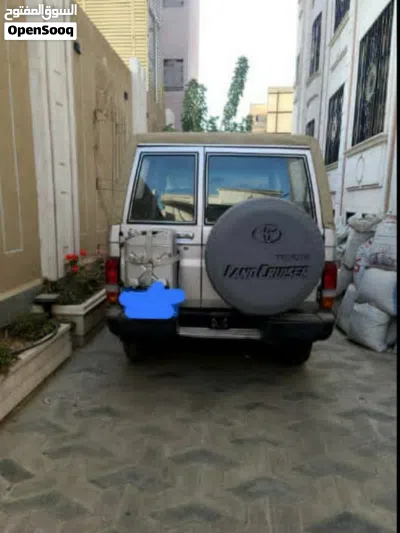 Toyota Land Cruiser Land Cruiser 70 2
