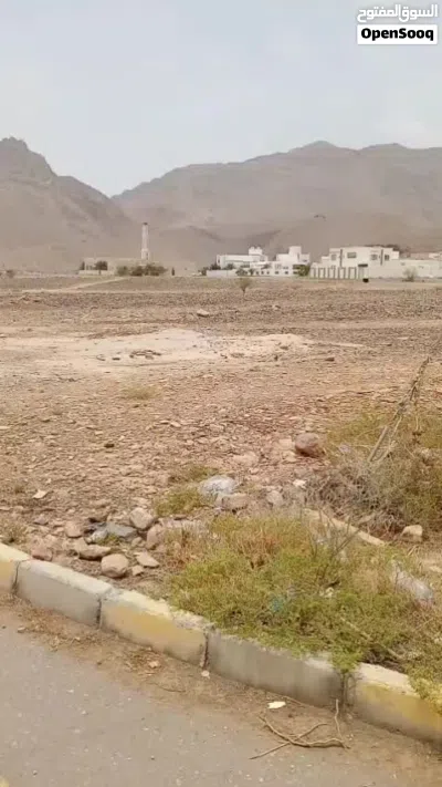 للبيع ارض تجارية 4