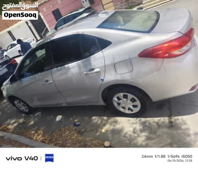 Toyota Yaris Y 2