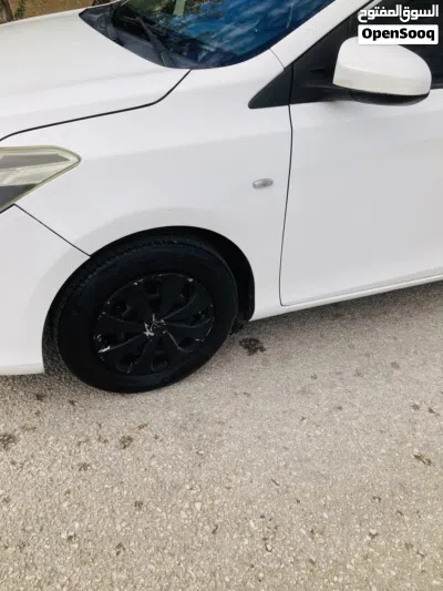 Toyota Yaris SE 2