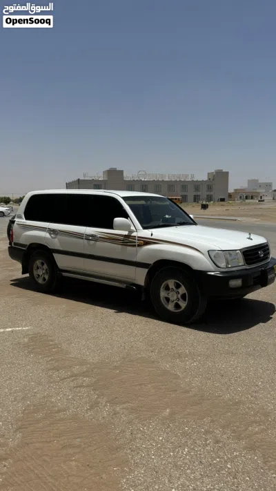 Toyota Land Cruiser GXR 2
