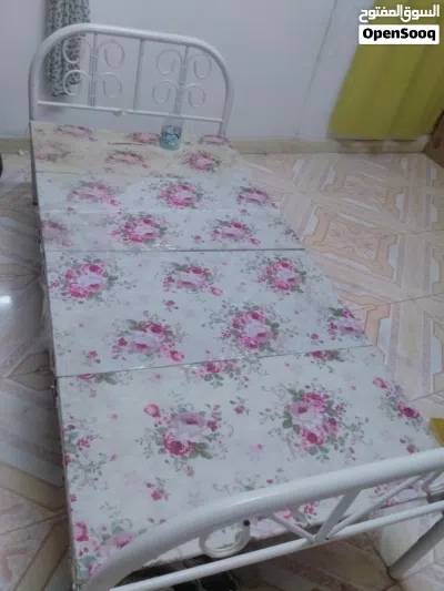 اغراض منزل كامله للبيع غرفة نوم رئيسية و2 سرير وغرفه نوم اطفال مع 2 سرير و2مجلس ومكتب وكرسي حديد 3