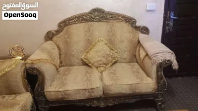 طقم كنب 7 مقاعد مع طاولات للبيع 3