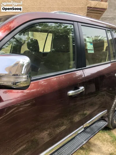 Toyota Land Cruiser GXR 2