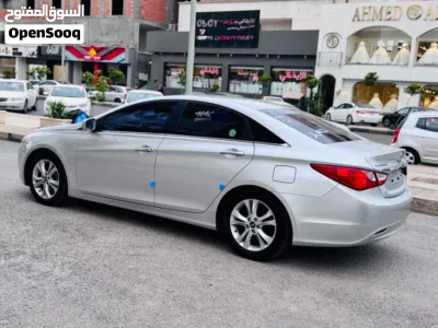 Hyundai Sonata Standard 2