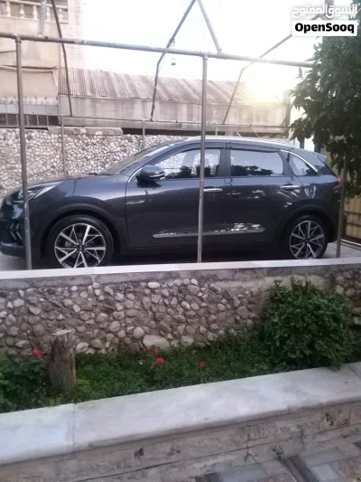 Kia Niro EX 4