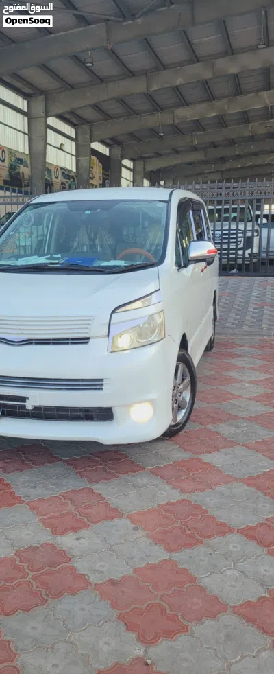 Toyota Voxy Standard 2