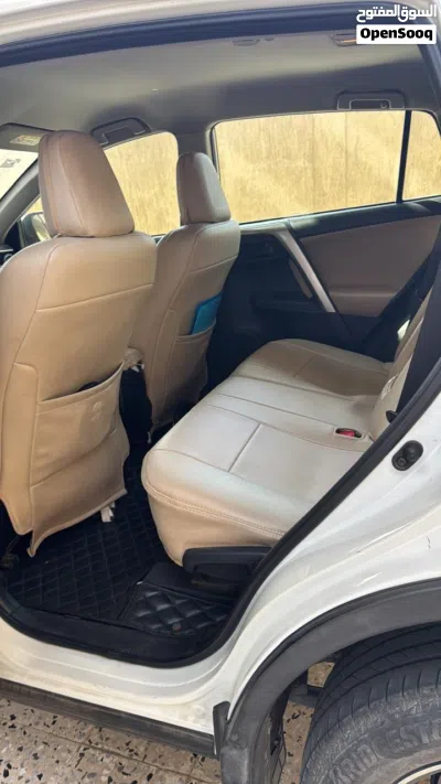Toyota RAV 4 LE 4