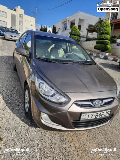 Hyundai Accent Standard 3