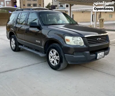 Ford Explorer XLT 2