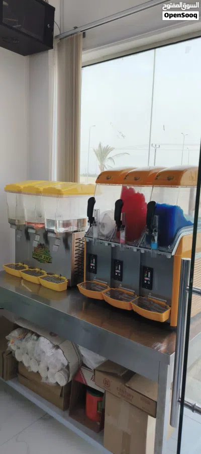 محل بيع عصاير و اسكريم الخبز 3