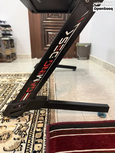 طاوله كاربون فايبر استخدم بسيط جدا شبه جديده 4
