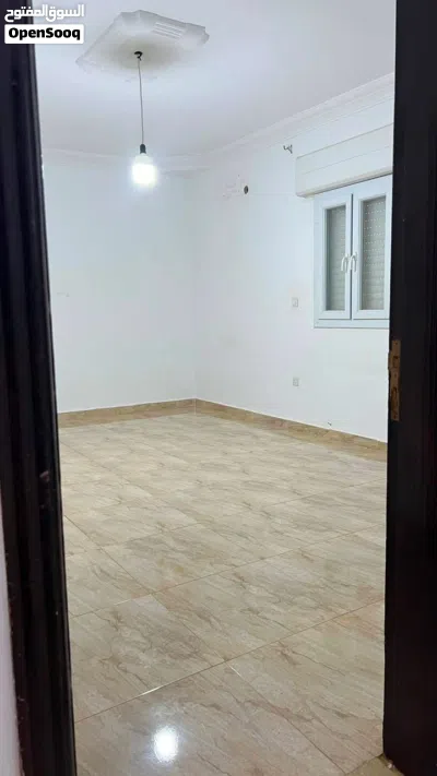 شقة للبيع في ارض لملوم عمارات الضمان 4