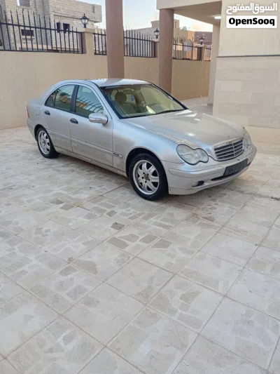 مرسيدس بنز الفئة-C C 200 2