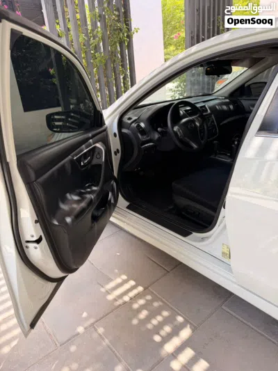 Nissan Altima Standard 2