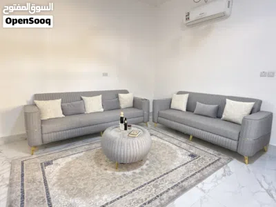 طقمين كنب للصاله والمجلس للبيع وبحالة ممتازه وبسره رمزي 2