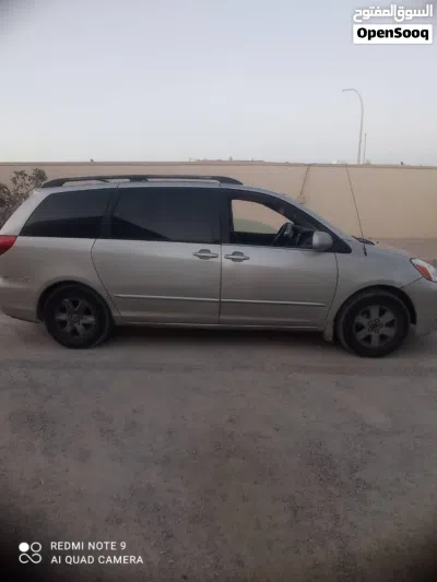 Toyota Sienna LE 4