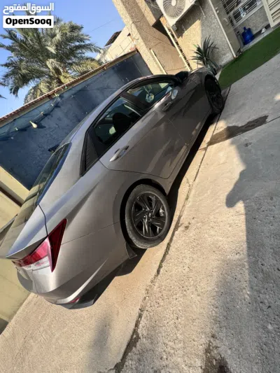 Hyundai Elantra SEL 2
