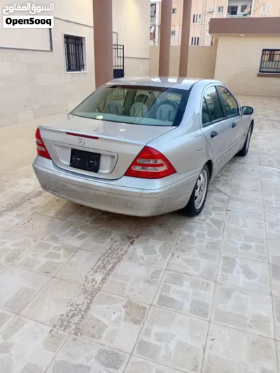 مرسيدس بنز الفئة-C C 200 4