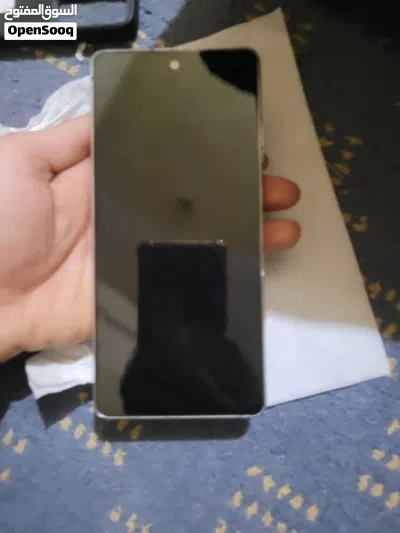 سامسنج لون ابيض مميز حاجه كرت بسعر75الف ريال S20.FEرام 8 2