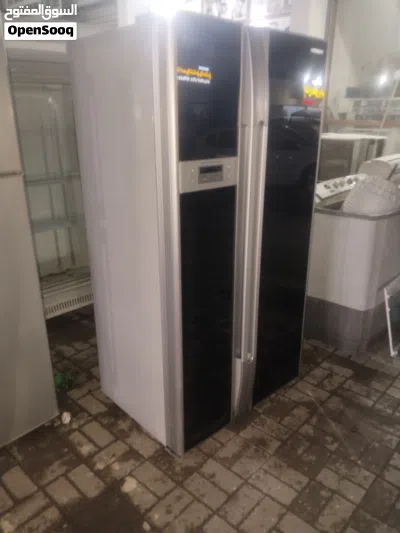 Hitchi fridge good working conditions need and clean 2