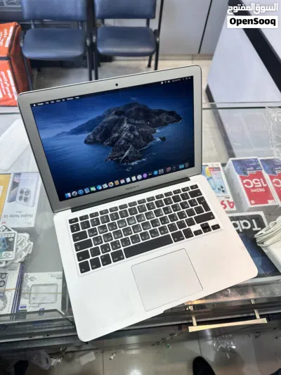 MacBook Air 2012 مع شاحن 2