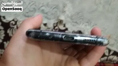 عرطه الرجال محتاج تلفون مستخدم نضيف به شرخ ونقطه في الشاشه امامك الذاكره 128 الرام 12 يدخل اي شريحه 2