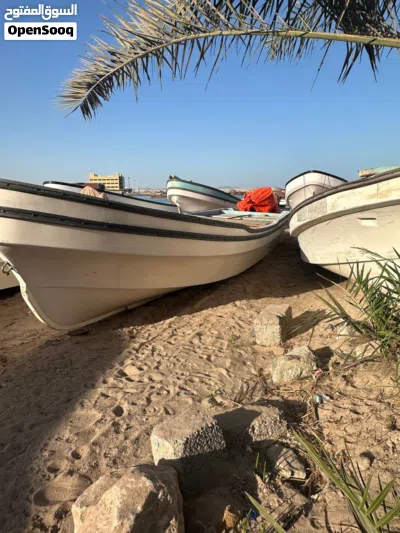 قارب للبيع مع مكينه 60 2