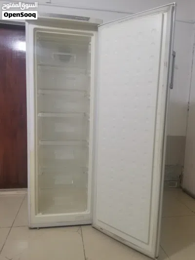 للبيع فريزر عمودي ونسا نوفروست 2