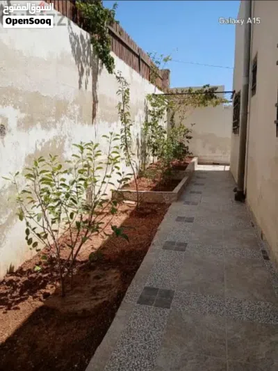 منزل للبيع مكون من ثلاث غرف نوم وغرفة ضيوف ومطبخ راكب  وصالة معيشة ومضافة أربعين متر 3