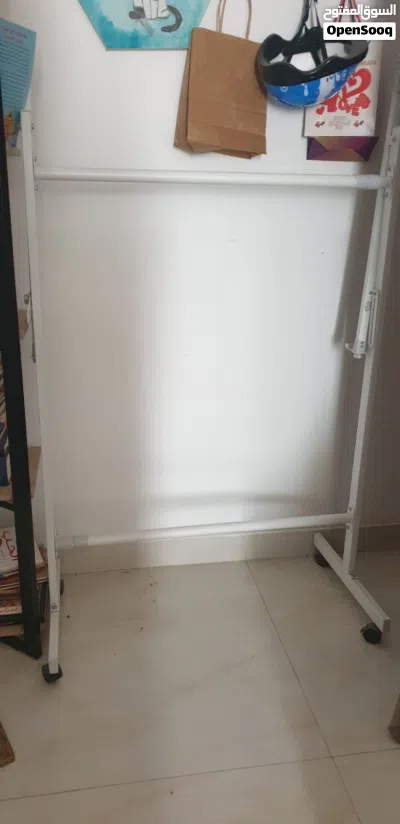 حامل سبوره شبه جديد بحاله ممتازه..فقط ب 4 ريال 2