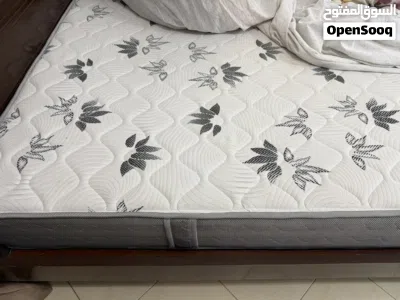 غرفة نوم مع مرتبة بحالة جيدة Bed room with matress in good condition 4