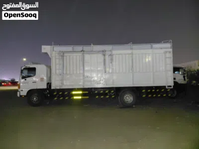 Used 2005 Hino Box Truck for Sale - Reliable Commercial Vehicle 2
