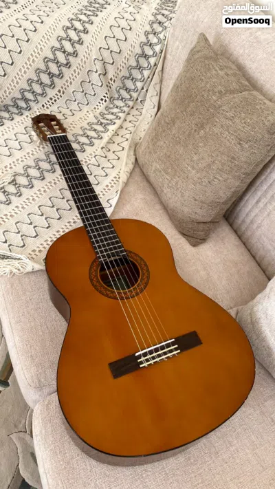 للبيع جيتار ياماها كلاسيك (Yamaha C40) - بحالة ممتازة مع الحقيبة 4