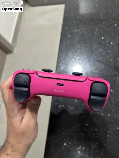 Pink PS5 controller barely used شبه مستعمل 4