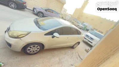 كيا ريو Standard 4