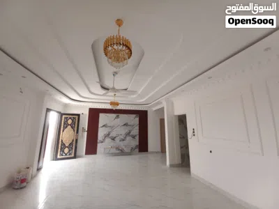 فيلا جديدة طابقين للبيع في البريمي ارض الجو مقابل سوق دي تو دي 2