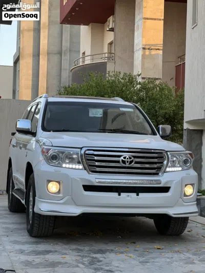 Toyota Land Cruiser VXR 2
