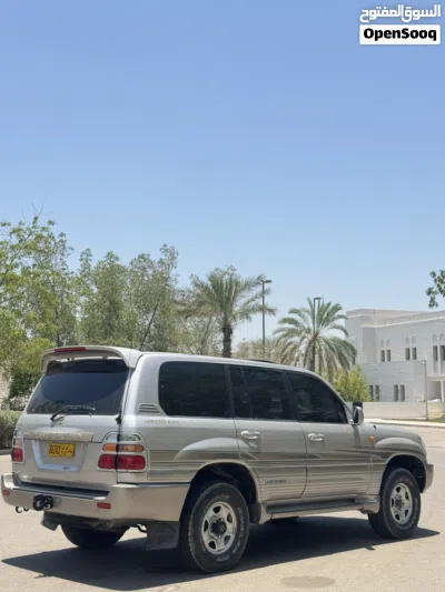 Toyota Land Cruiser GXR 2