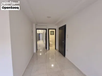 شقة سكنية مميزة طابق ثالث بموقع استراتيجي وحيوي، مثالية للتمليك أو للاستثمار المربح. 3