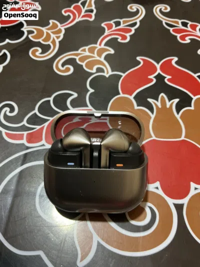 سماعه سامسونج galaxy buds 3 pro بحال الوكاله مع علبتها وكفرات 4