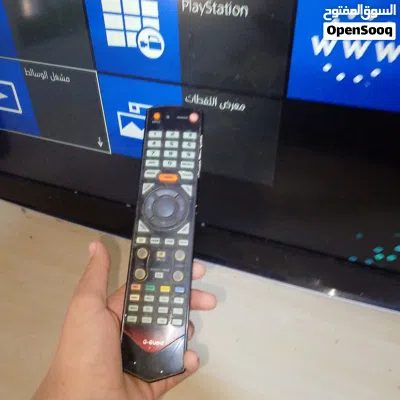 شاشة عادي ما فيها ولا شي معها سلك اتش دي وريموت 2