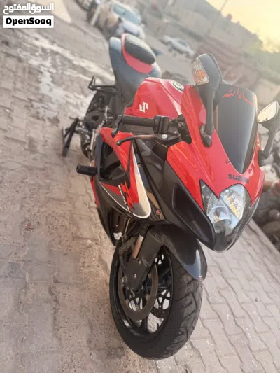 Suzuki GSX-R750 2